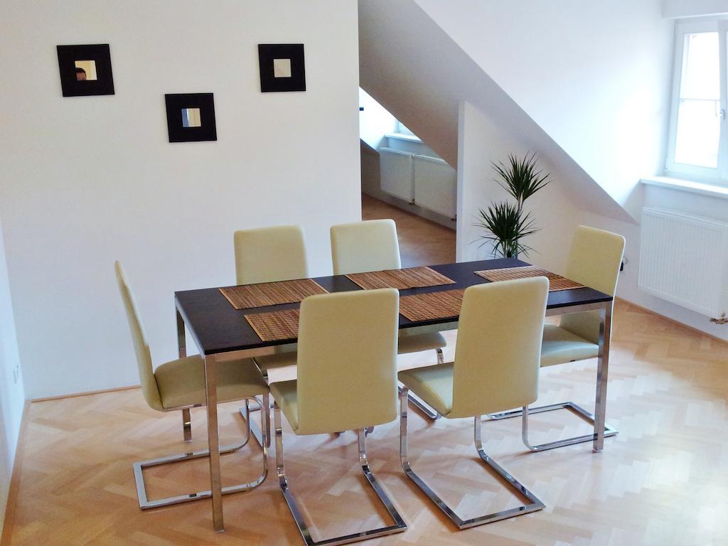 Selinor Old Town Apartments Прага Стая снимка