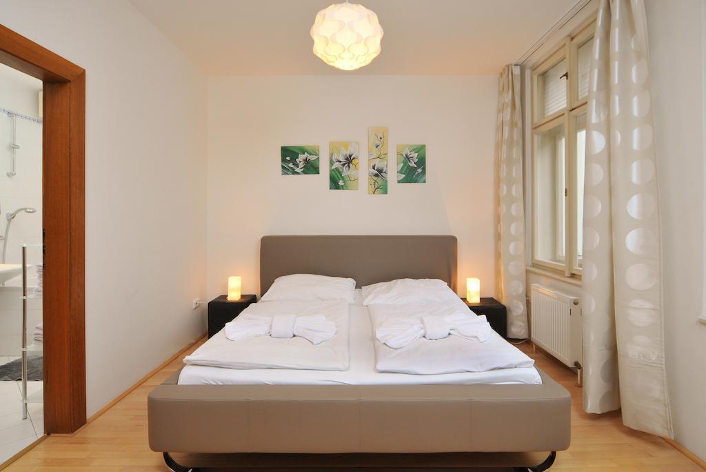 Selinor Old Town Apartments Прага Стая снимка